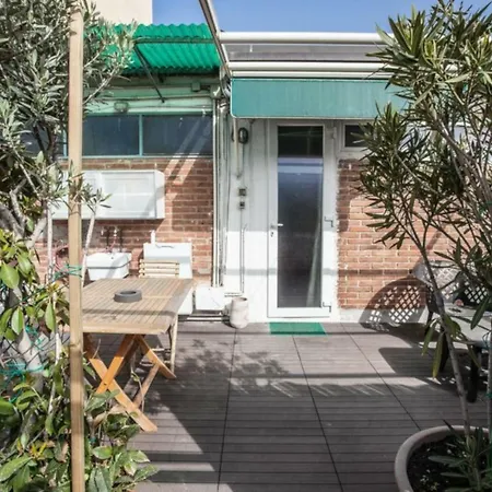 Azzarita, By Short Holidays Apartment